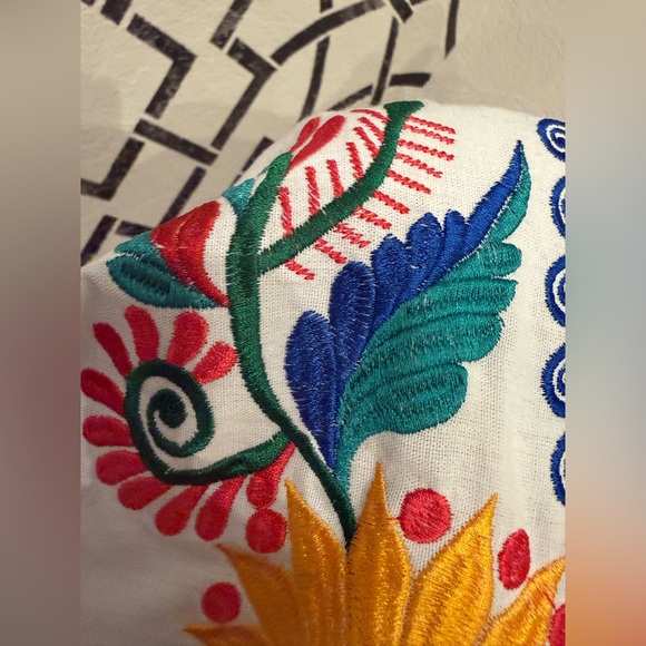 Embroidered Vibrant Floral Fiesta Top XL - Picture 6 of 10